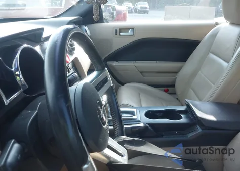 2008 Ford Mustang V6 Deluxe/V6 Premium z USA, uszkodzony, nr VIN 1ZVHT84N085118253